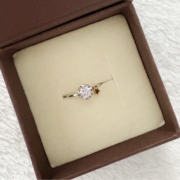 Japanese Festaria Wish Upon A Star 10K White Gold Lilac Sapphire Star Ring - Picture 9 of 12